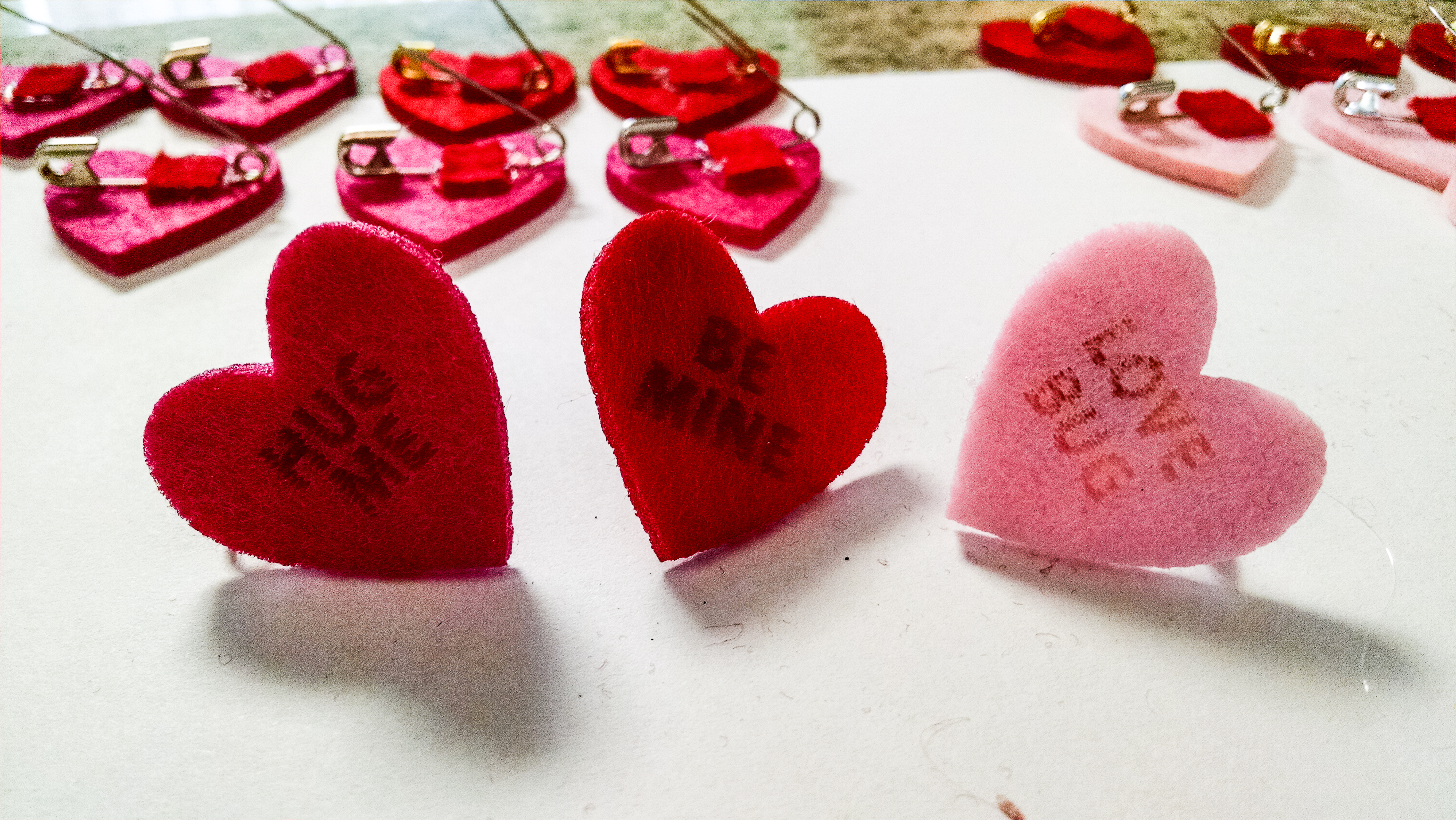 Valentines day felt pins-130012277.JPG