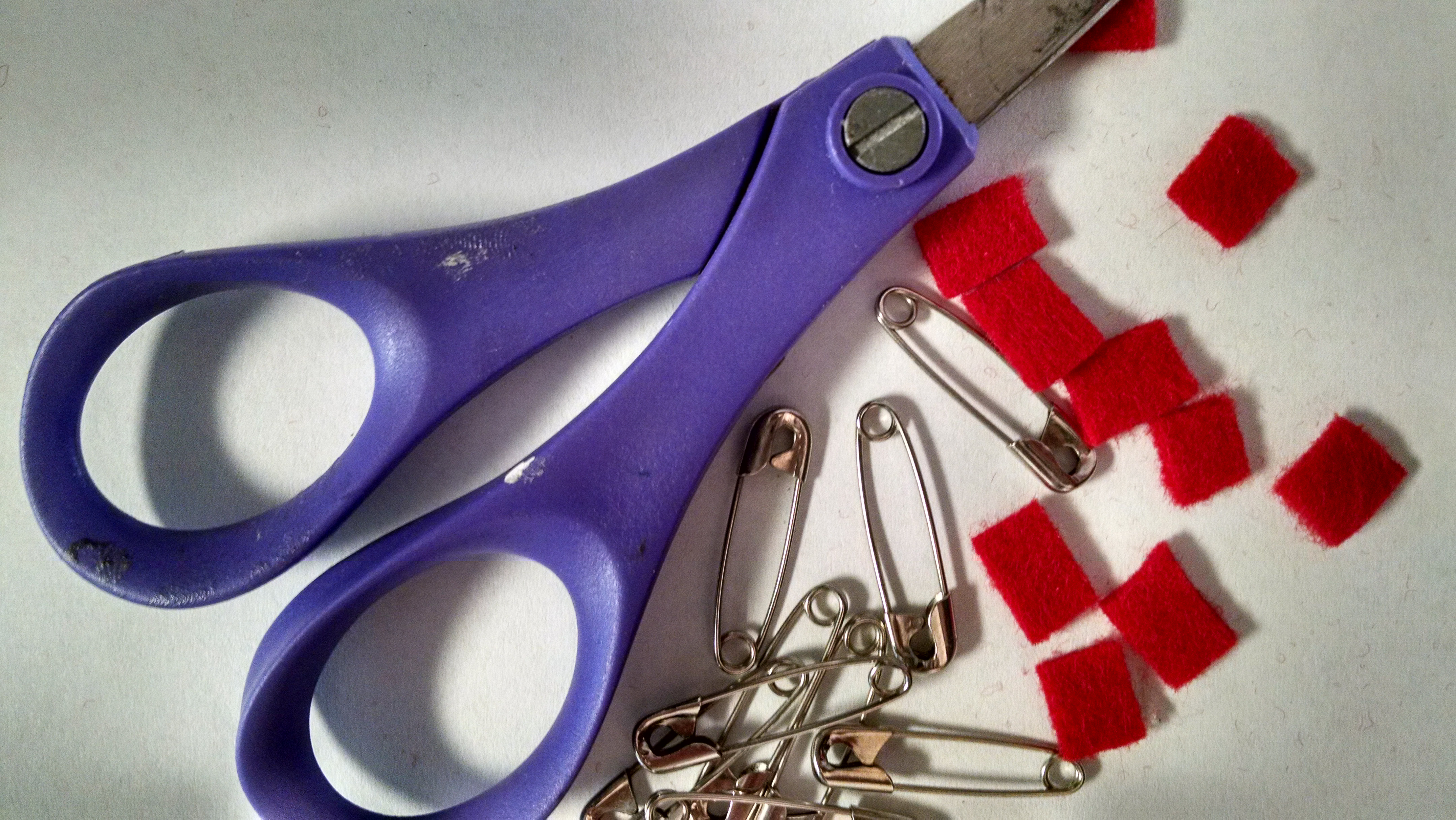 Valentines day felt pins-.JPG